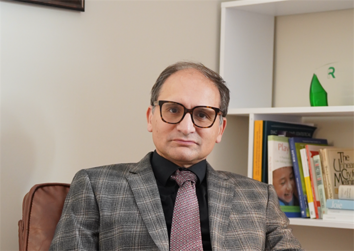 Dr. Hos Loftus Recognized as a 2025 Castle Connolly Top Doctor for Excellence in Neurology and Psychology